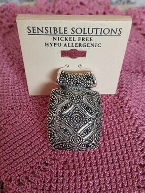 NEW SENSIBLE SOLUTIONS NICKEL FREE HYPOALLERGENIC SILVERTONE/MARCASITE PENDANT